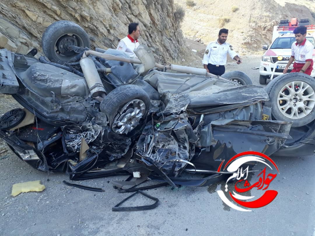 واژگونی شدید خودروی سمند در جاده ایلام-مهران