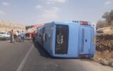 تصاویر/واژگونی اتوبوس در محور ایلام