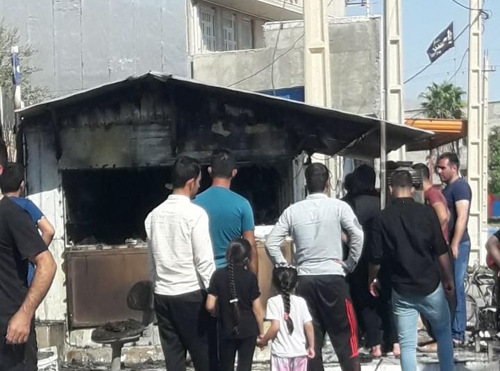 یک باب مغازه در میدان امام حسین(ره) آبدانان دچار آتش‌سوزی شد