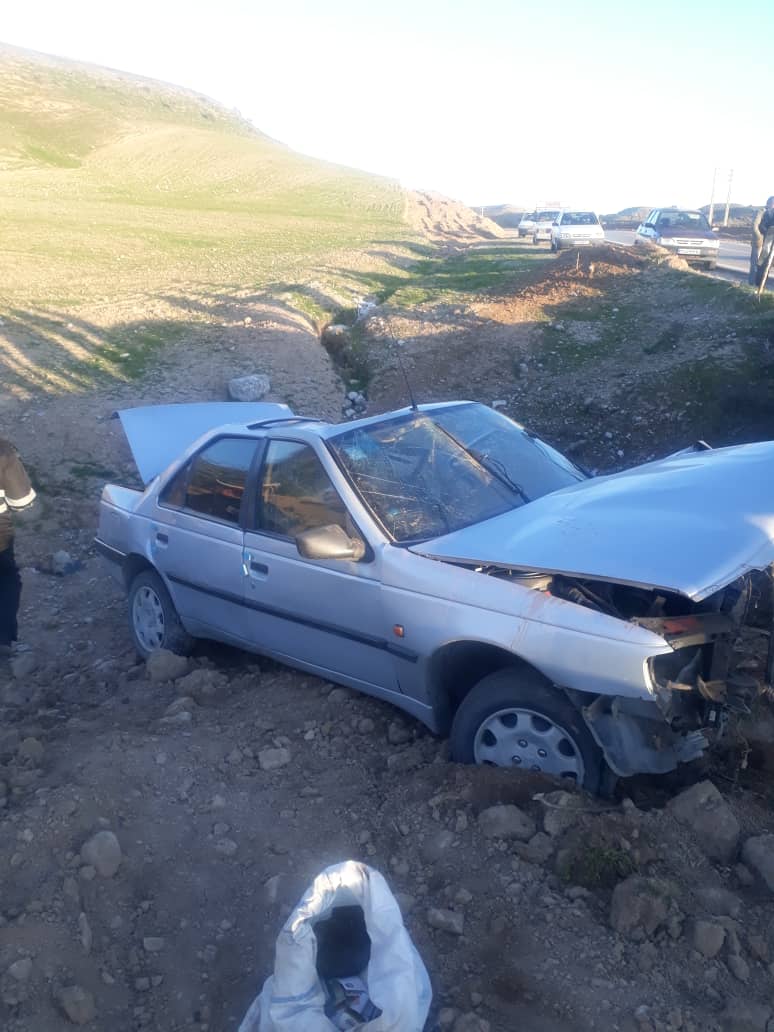 واژگونی خودروی پژو۴۰۵ در جاده آبدانان به مورموری حادثه آفرید