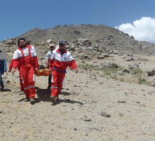 نجات مرد گرفتار شده در ارتفاعات کوه «چرمین» سیروان