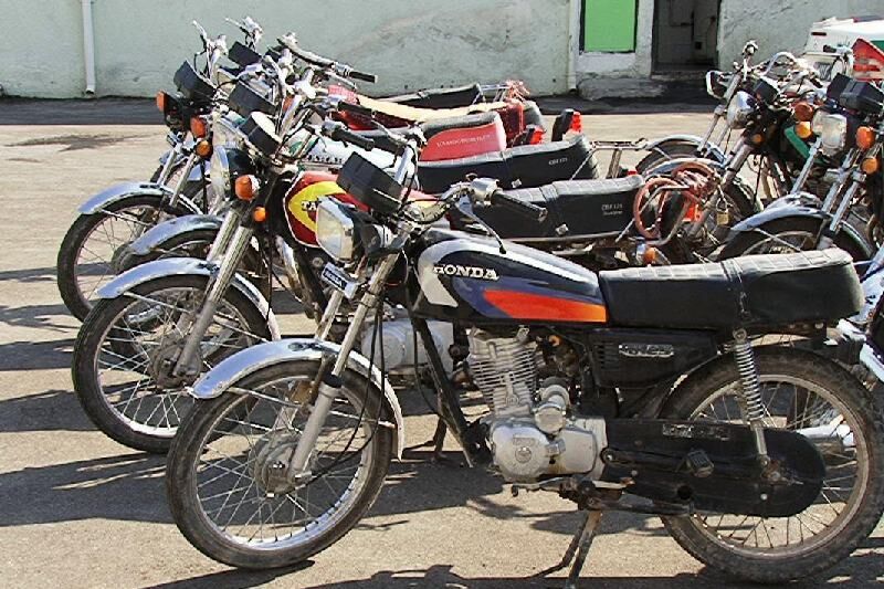 کشف ۱۰ دستگاه موتورسیکلت سرقتی و دستگیری ۴ سارق در دهلران
