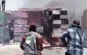 گرمای هوا باعث آتش سوزی در بازارچه مهران شد+فیلم