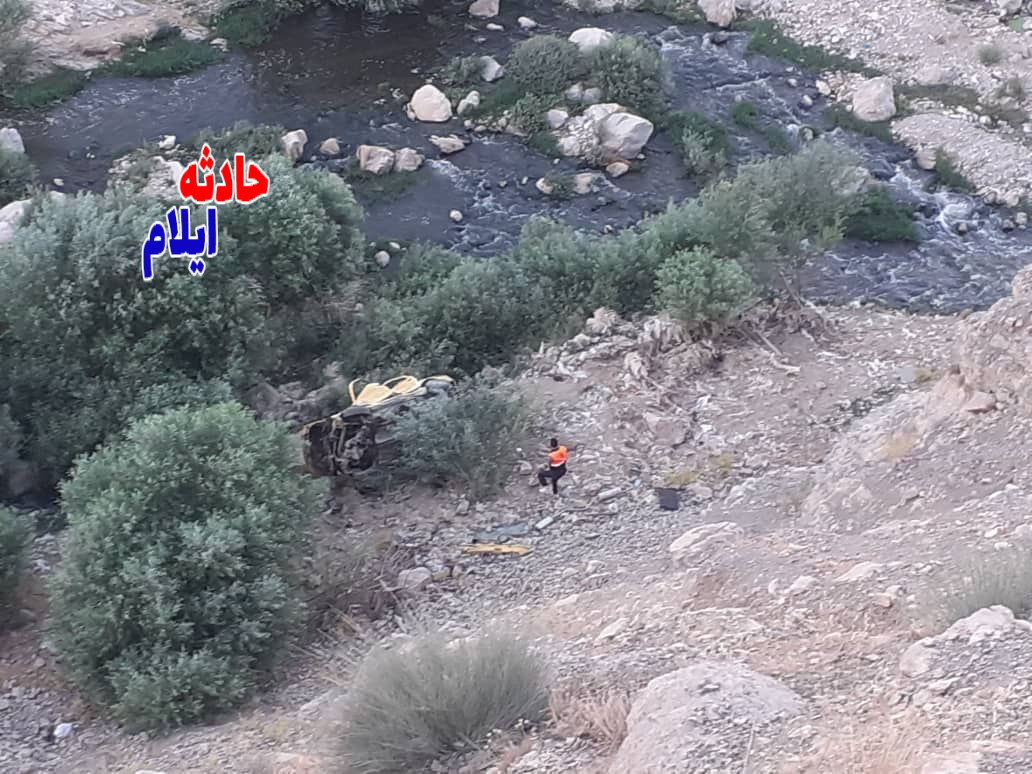 سقوط سمند به ته دره در محور ایلام به مهران+تصویر