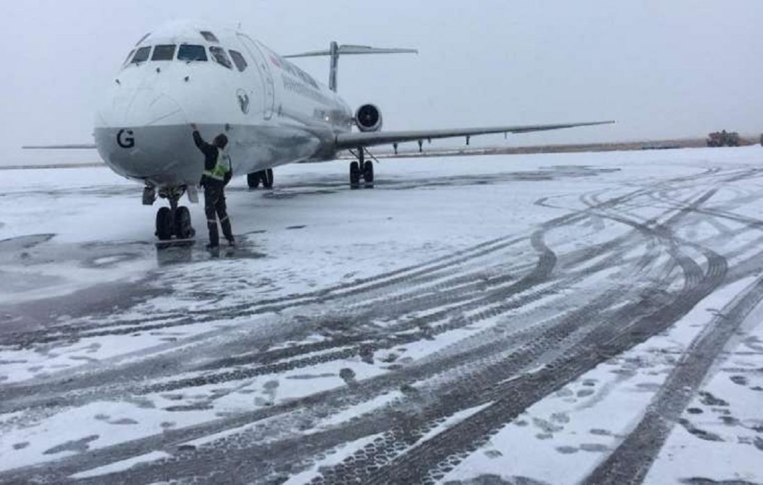 بارش برف پرواز‌های فرودگاه ایلام را لغو کرد