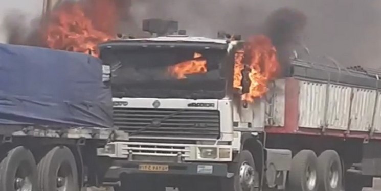 وقوع آتش سوزی تریلر در مرز مهران