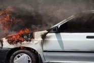 آتش زدن یک خودرو در مرکز شهر ایلام توسط فردی ناشناس