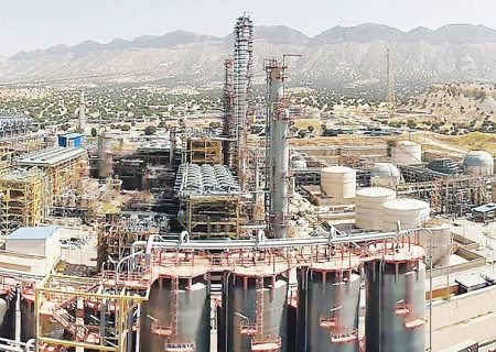 صنعت پتروشیمی سبب شده استان ایلام همانند نگینی در کشور بدرخشد/ صنعت پتروشیمی نقش بسزایی در تولید ناخالص ملی دارد