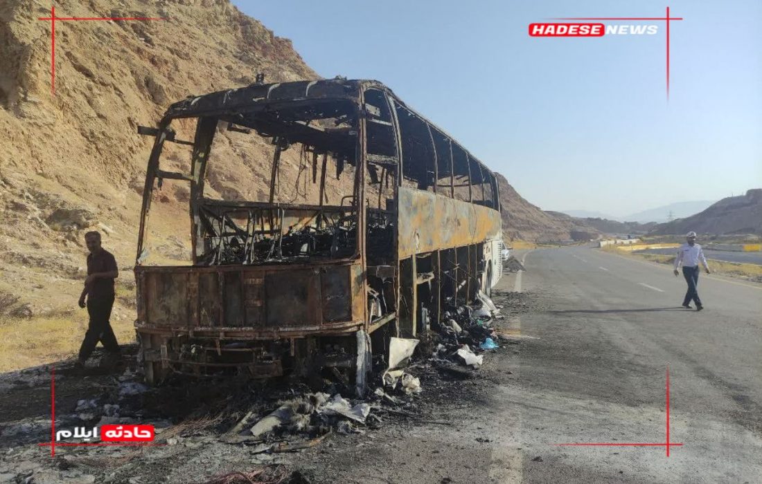 اتوبوس مسافربری حین تردد در محور ایلام به مهران دچار حریق شد
