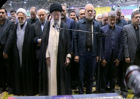 اقامه نماز رهبر انقلاب بر پیکر شهید هنیه