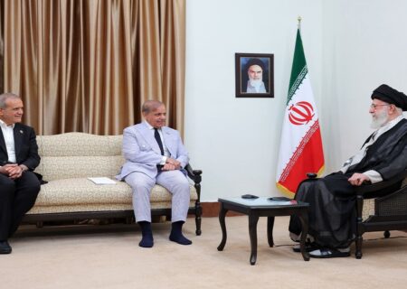 تاکید رهبر معظم انقلاب بر لزوم اقدامات تاثیرگذار برای متوقف کردن جنایات در غزه