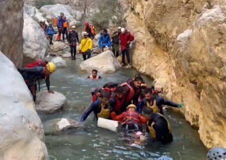 نجات گردشگر شیرازی پس از ۳۶ ساعت عملیات طاقت‌فرسا در دره ویژدرون ایلام