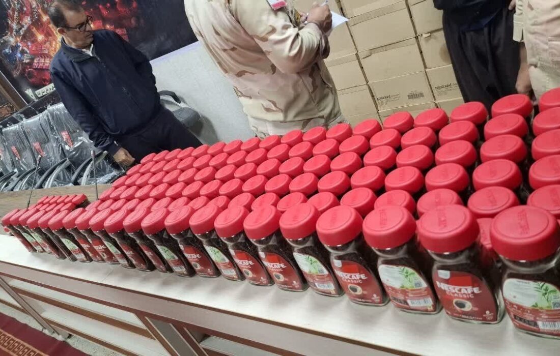توقیف اتوبوس حامل ۶۰۰ بسته نسکافه قاچاق با ارزش ۱۰ میلیارد ریال در پایانه مرزی مهران