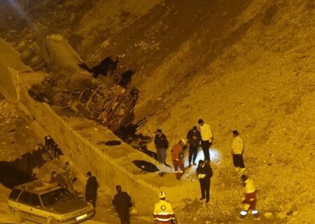 واژگونی تریلی حامل مازوت در ایلام قربانی گرفت