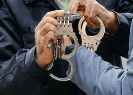دستگیری سارق حرفه‌ای با ۲۱ فقره سرقت خودرو در مهران