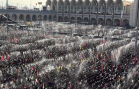 اقامه نماز بر پیکر مطهر رهبر شهید