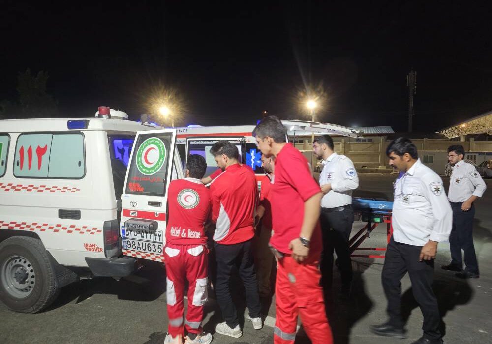 انتقال ۱۵ زائر حادثه‌دیده از عراق به مرز مهران/آماده‌باش کامل هلال‌احمر ایلام+عکس
