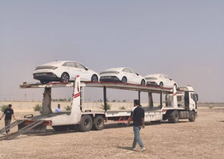 نخستین محموله خودروهای منطقه آزاد مهران وارد شد